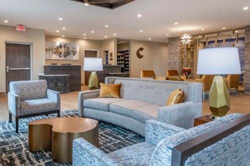 Comfort Inn & Suites Jacksonville - Orange Park Near Naval Air Station Image