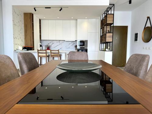 Zona de estar de Seafront Oasis Luxury Apartment, with Sae View