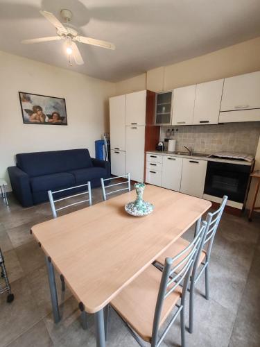 a kitchen and dining room with a wooden table and chairs at shanty & Giulio in Vallecrosia