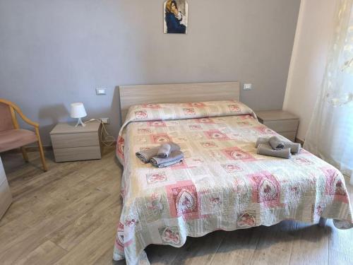 a bedroom with a bed with a comforter on it at Everything a bike ride away! 10 mins to the beach with free parking! in Marina di Grosseto