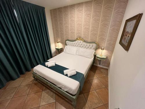 a bedroom with a bed with two night stands and two lamps at Residenza Catullo in Verona
