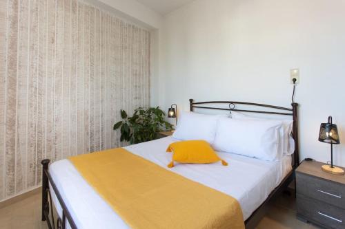 Bright, Serene Penthouse in Town Center w Seaview