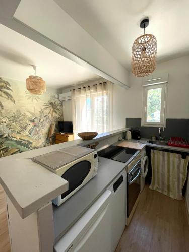 Studio climatisé avec balcon à 10 mn des plages