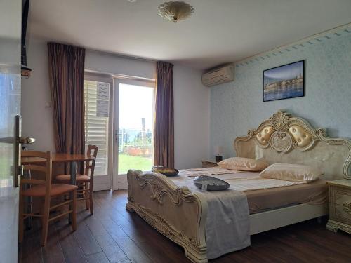 Postel nebo postele na pokoji v ubytování Guest House Vila Luka