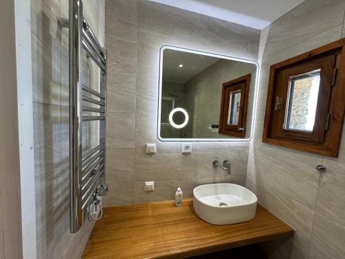 Kúpeľňa v ubytovaní Andros Escape Condos