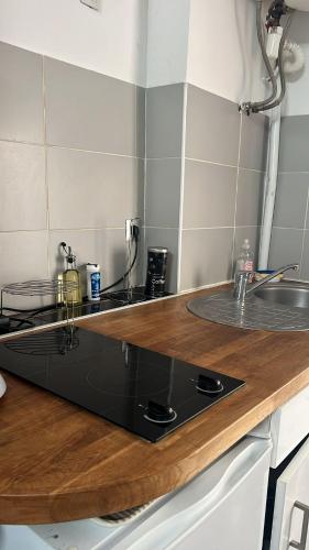 Studio Cosy climatisé 50 mètres de la gare 5 mn du centre 10 mn des plages