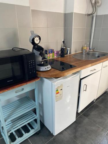 Studio Cosy climatisé 50 mètres de la gare 5 mn du centre 10 mn des plages