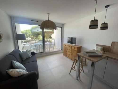 Studio Cabine avec Piscine, à 150m de la Plage, Quartier Animé, Parking Privé, 4 pers, Animaux Non Admis