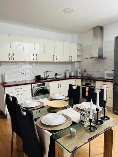 a kitchen with a table with plates on it at Yudelmys confort in Las Palmas de Gran Canaria