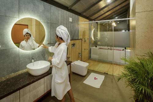 Koupelna v ubytování Crystal Kuruva Nature Resort & Spa