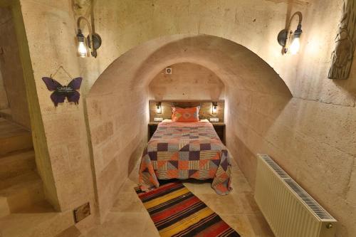 Demisos Caves Hotelにあるベッド