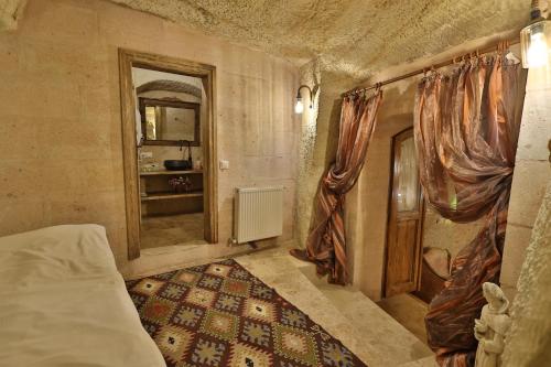 Demisos Caves Hotelにあるベッド
