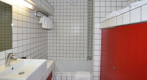 A bathroom at Appart' Parc