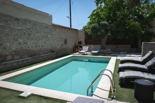 Πισίνα στο ή κοντά στο Hubstay - To Palati Villa with Private Pool Anogyra