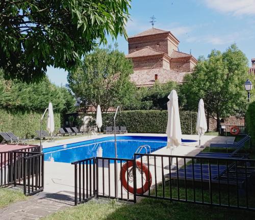 Piscina di Hotel Valle del Ambroz o nelle vicinanze