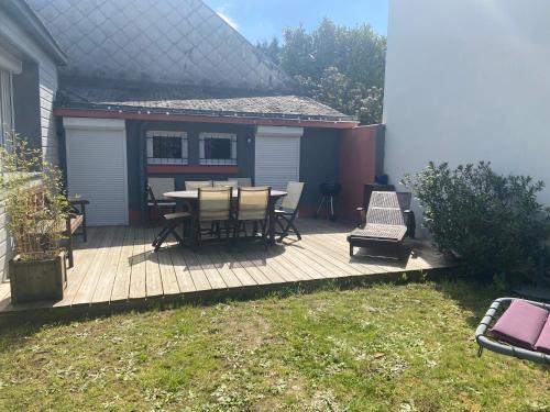 Κήπος έξω από το Le nid Nantais studio cosy à Nantes, parc - expo , stade La Beaujoire