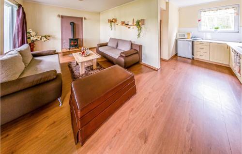 Χώρος καθιστικού στο Lovely Home In Sulnowo With Kitchen