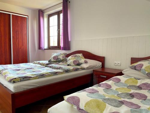 Voodi või voodid majutusasutuse Domek FALEZA Achkaszuby toas