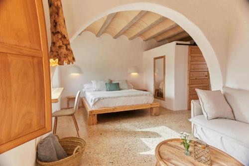 a bedroom with a bed and a couch at EQUILICUÁ in Agua Amarga