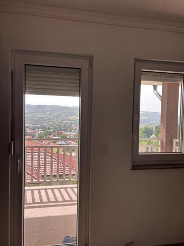 Un balcón o terraza en Villa Ilijas 3 bedrooms