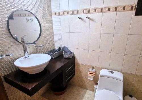 Un baño de My Afytos Balcony