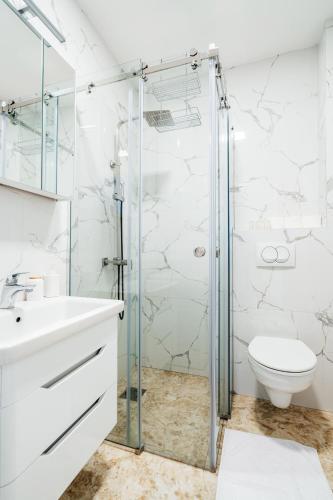 Bilik mandi di Aura Tower Aparments by In Property
