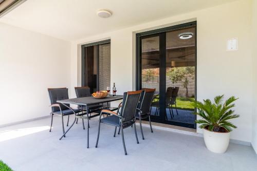 Khu vực ghế ngồi tại Design Apartment Split