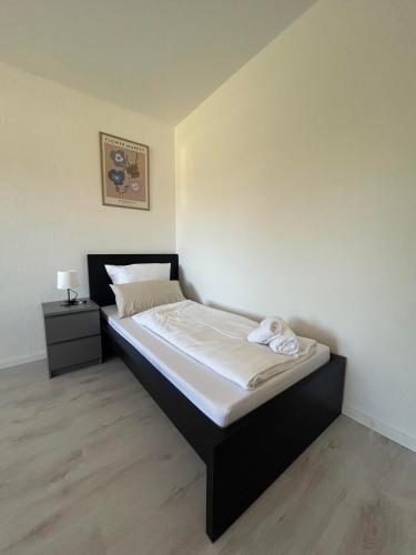 a bedroom with a bed with a black frame at O107 XL EG 4 Zi I 2 WC I Teams I Premium Betten in Ibbenbüren