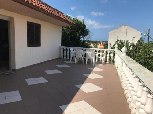 Apartment by the Church on Olib