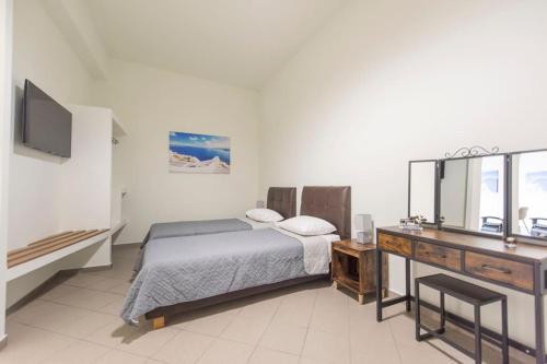 Postel nebo postele na pokoji v ubytování Santorini Pictures apartment