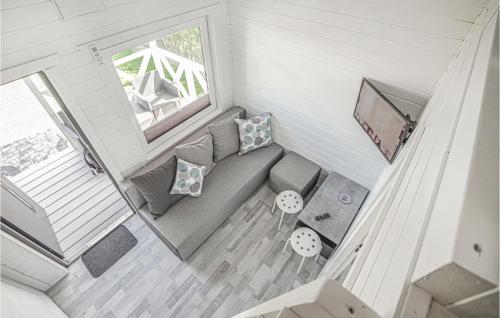Μια τηλεόραση ή/και κέντρο ψυχαγωγίας στο Amazing Home In Jaroslawiec With Wifi