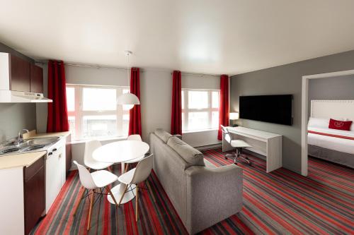 Televisyen dan/atau pusat hiburan di Hotel du Nord