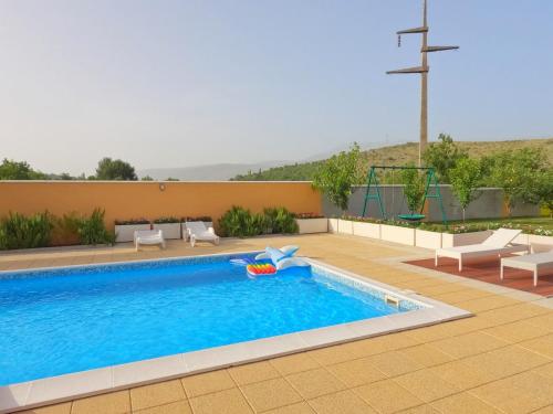 Бассейн в Holiday Home Revita Cocktail или поблизости