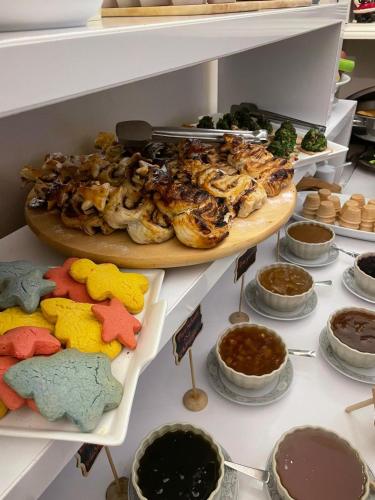 ホテルの敷地内または近くでの食事または食べ物