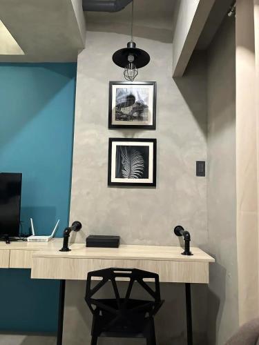 Μια τηλεόραση ή/και κέντρο ψυχαγωγίας στο Cozy Spacious Pet Friendly Unit with Netflix Pool Gym