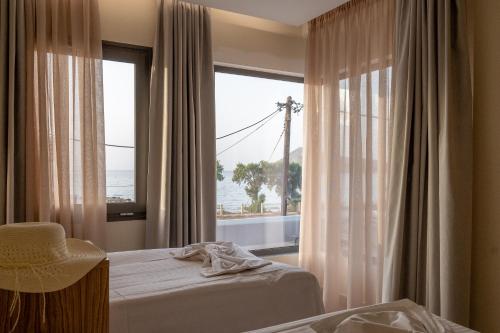 Postel nebo postele na pokoji v ubytování Aetheras Beach