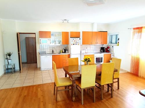 Apartment Bile - close to the beach, shops, airport