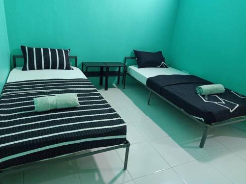Postel nebo postele na pokoji v ubytování Bota TheDaun Homestay Taman Indera