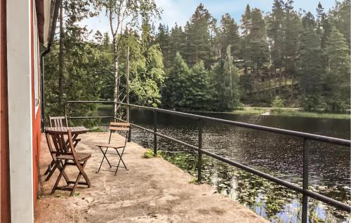 a porch with a table and chairs and a lake at 2 Bedroom Awesome Home In Frövi in Frövi