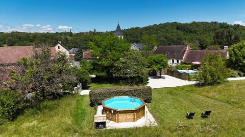 Bazén v ubytování Domaine de Loupiac nebo v jeho okolí