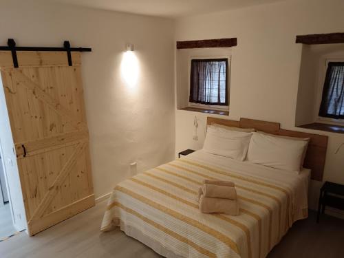 Postel nebo postele na pokoji v ubytování La Divina Suites