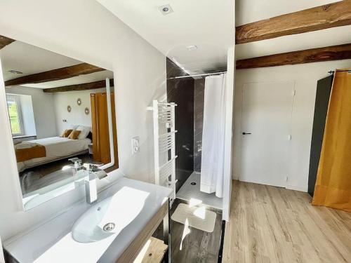 Postel nebo postele na pokoji v ubytování Gîte D'Ozange