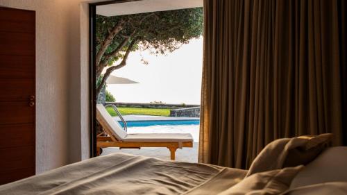 Postel nebo postele na pokoji v ubytování Elounda Mare Relais & Châteaux Hotel
