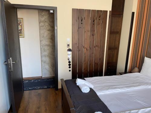 Ένα ή περισσότερα κρεβάτια σε δωμάτιο στο Kapana Plovdiv