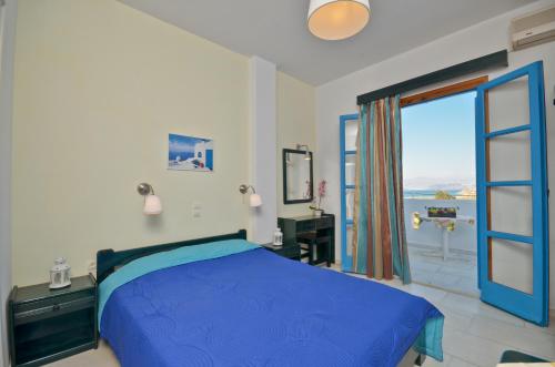 Postel nebo postele na pokoji v ubytování Dilino Hotel Studios