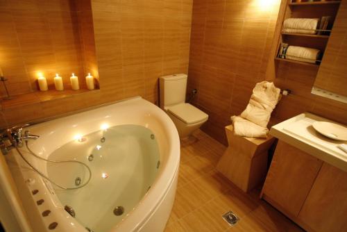 Koupelna v ubytování Mikro Papigo 1700 Hotel & Spa