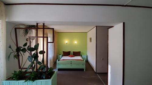 Una cama o camas en una habitación de Hotel Premier