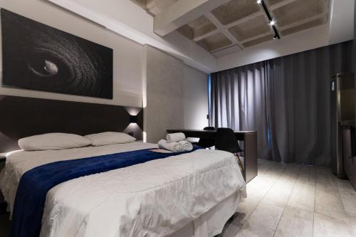 a bedroom with a bed with a teddy bear sitting on it at TOLIVE One Housi Recife by Carpediem in Recife
