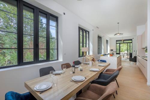 Photo de la galerie de l'établissement 1 - Grand Appartement spacieux dans un Château du 17ème siècle, à 15min de Lyon, à Vourles