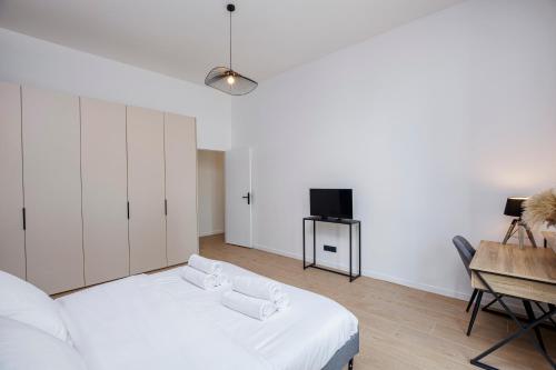 Photo de la galerie de l'établissement 1 - Grand Appartement spacieux dans un Château du 17ème siècle, à 15min de Lyon, à Vourles